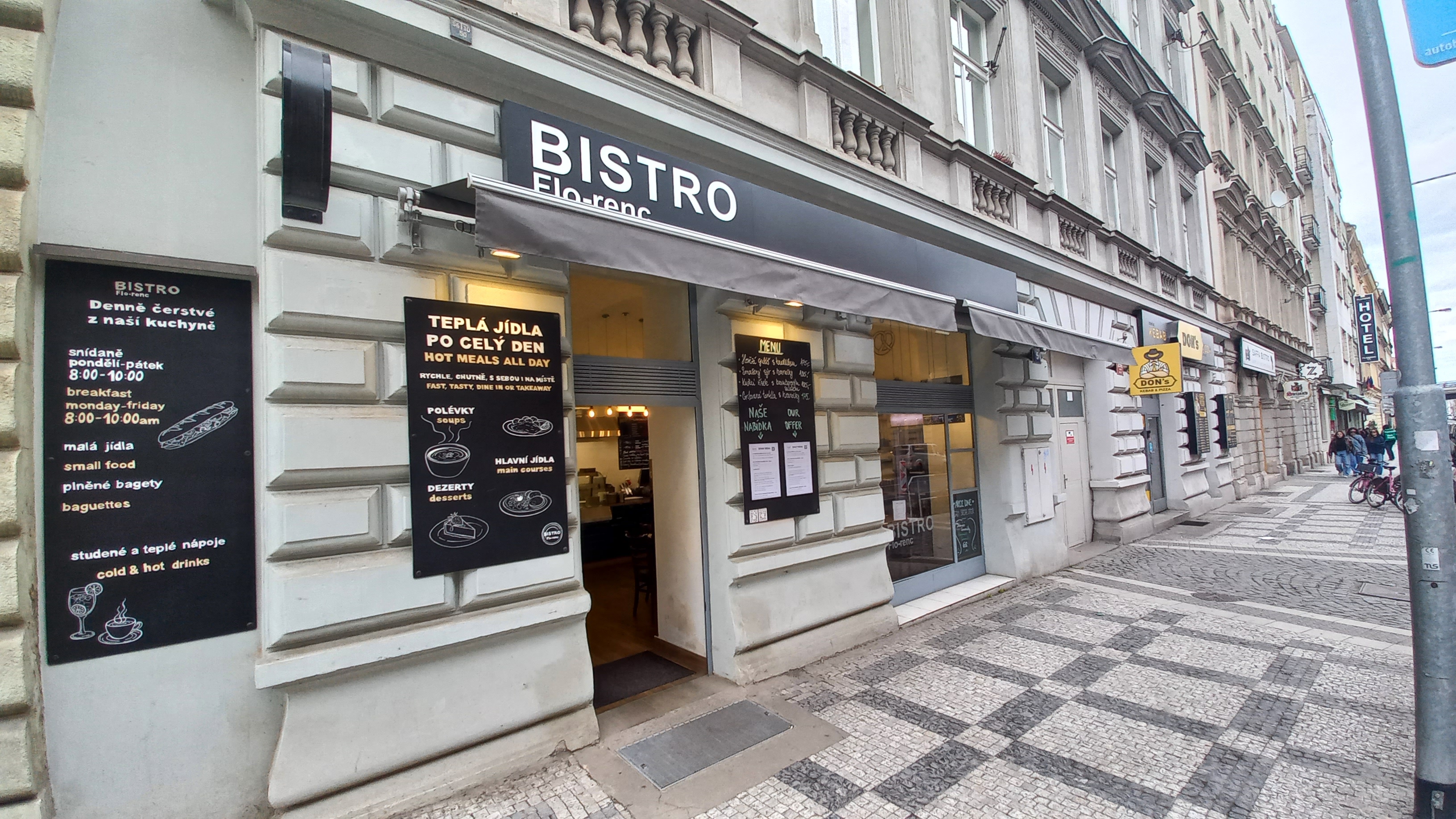 Venkovní pohled na Bistro Florenc